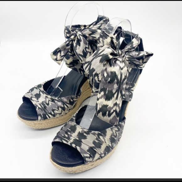 Ugg Lucianna Wedge Espadrille .  Ankle tie  Sandals - Picture 2 of 7